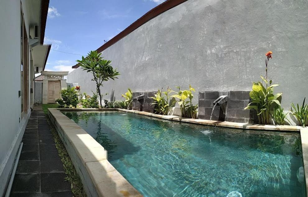 Villa Santika Banjar  Exterior photo